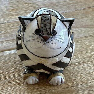 Sara Meadows 4" Pottery Clay Happy Smiling Fat Cat Figurine USA Signed